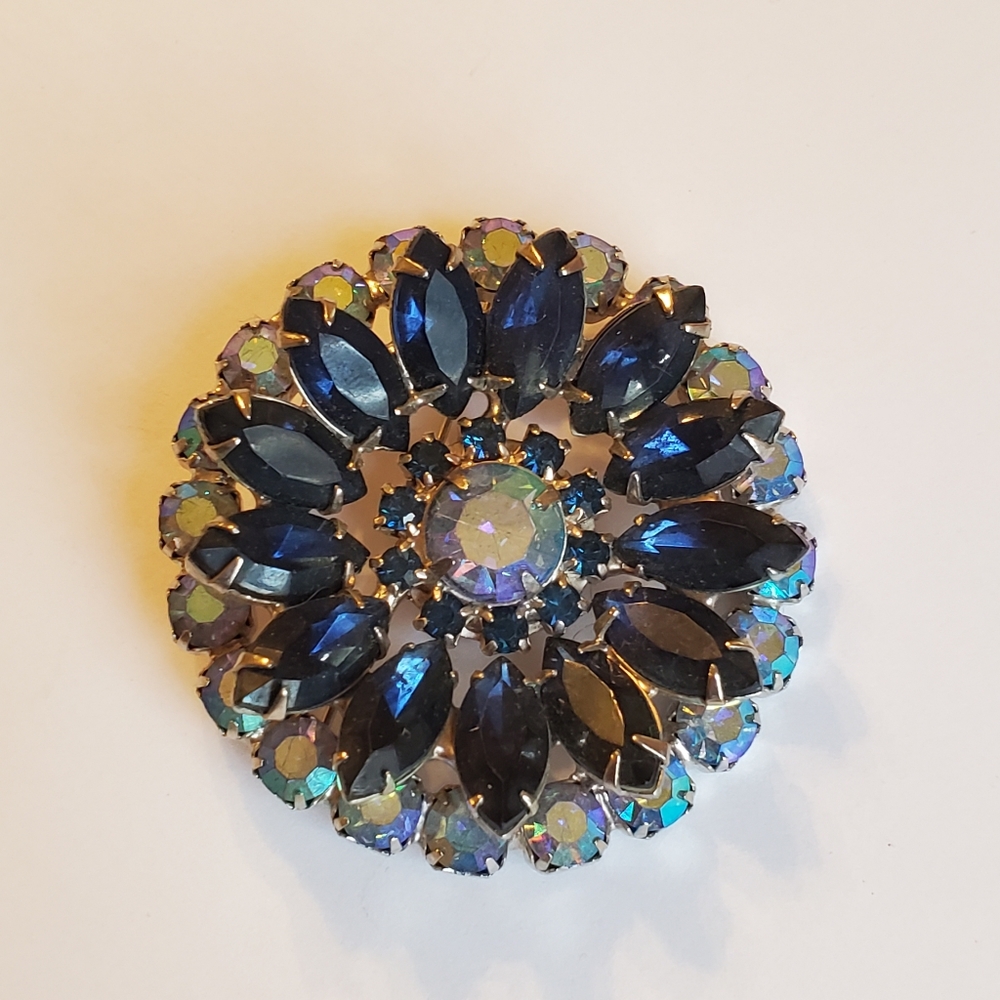 Garne Crystal Rhinestone Starburst Brooch - Picture 15 of 17